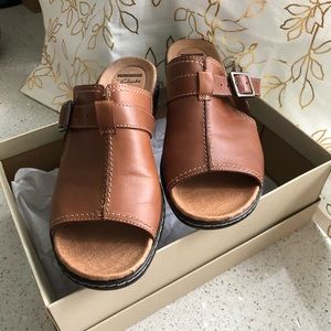 Never Worn Clark slides